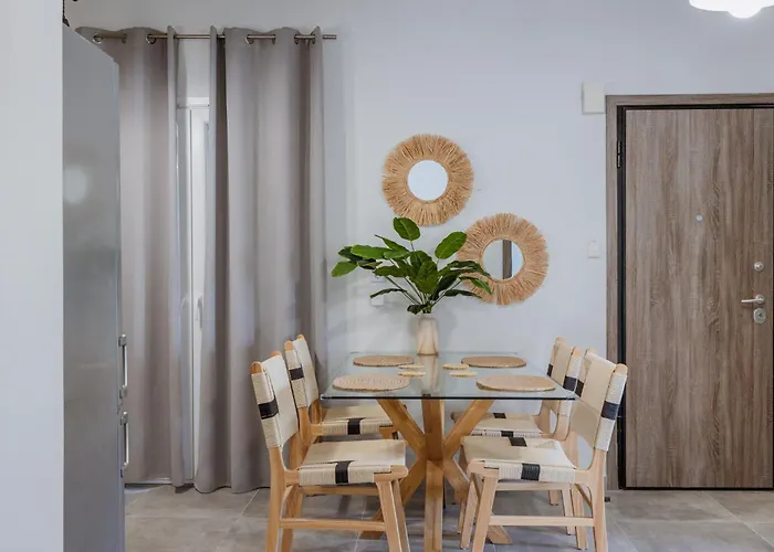 Banana Leaf House * Polychrono
