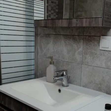 شقة Banana Leaf House بوليخرونو